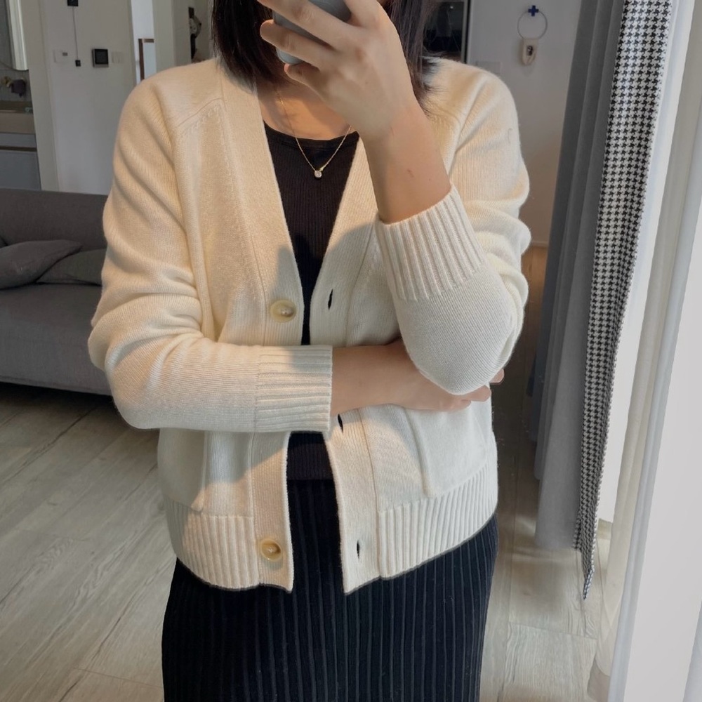 100% Wool V-Neck Ribbed Cardigan - Picture 2 of 10